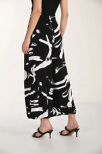 Frank Lyman Knit jersey Pant in Black and White