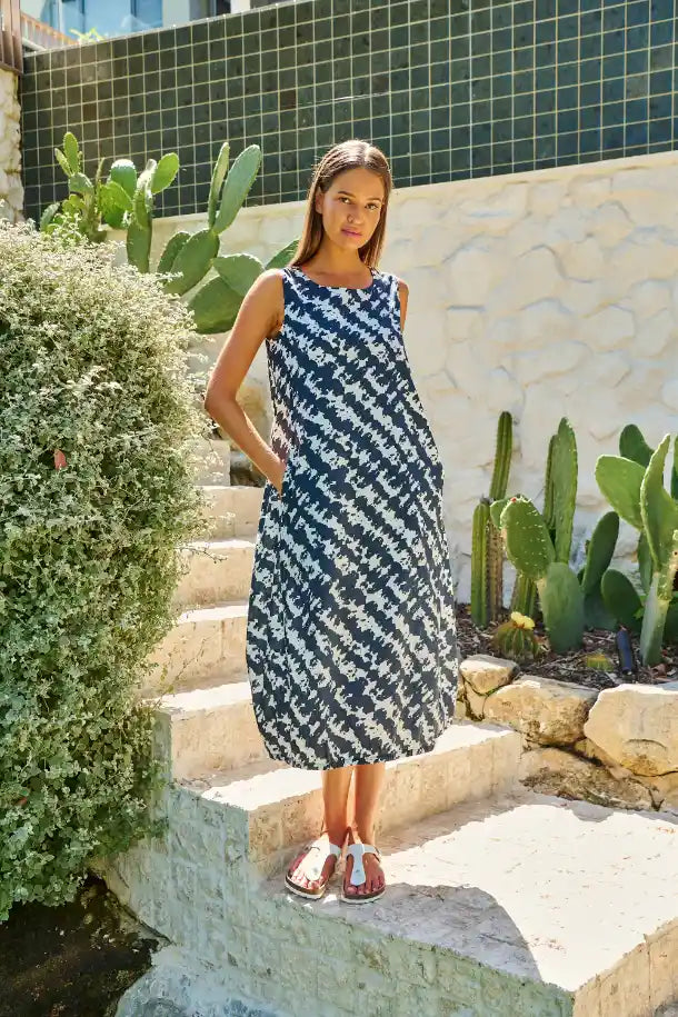 Naturals Puzzled Poplin Dress in Navy and White