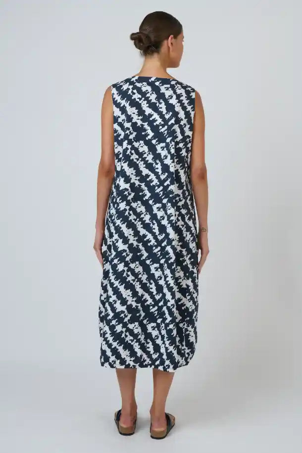 Naturals Puzzled Poplin Dress in Navy and White