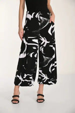 Frank Lyman Knit jersey Pant in Black and White