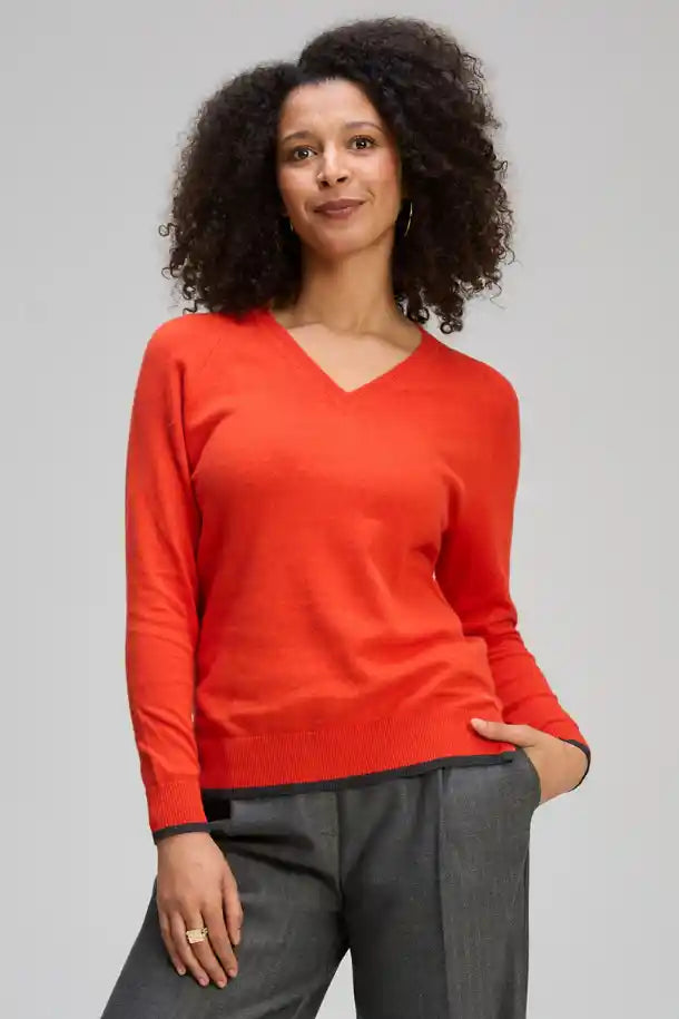 Zaket & Plover V Essential Sweater in Paprika