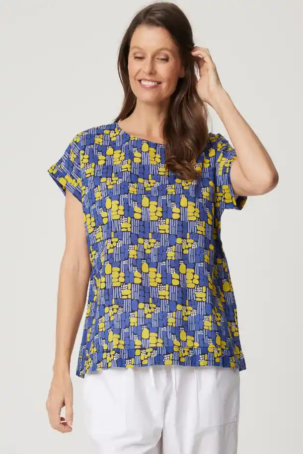 CAKE Vicky Round Neck Tee in Swedish