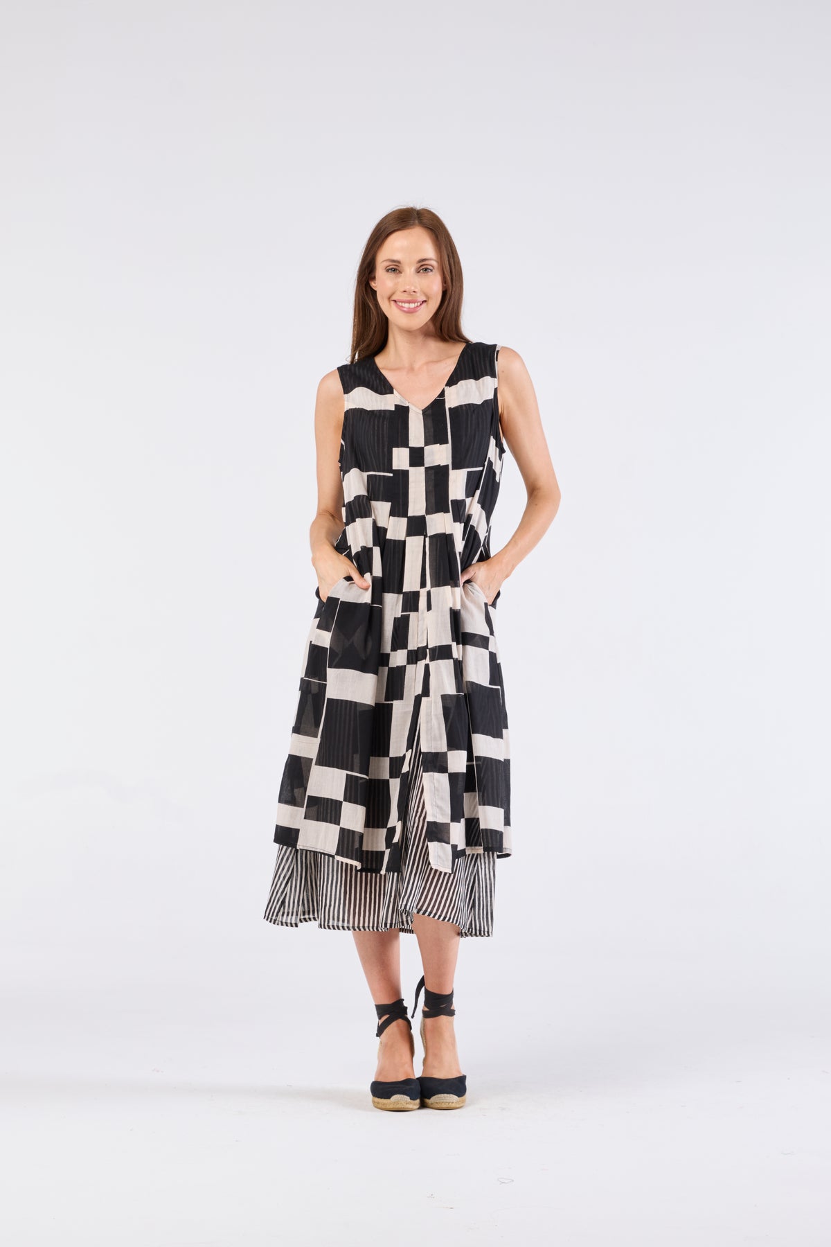 au hazard d’un voyage Print Cotton Dress in Black, Cream Check Stripes