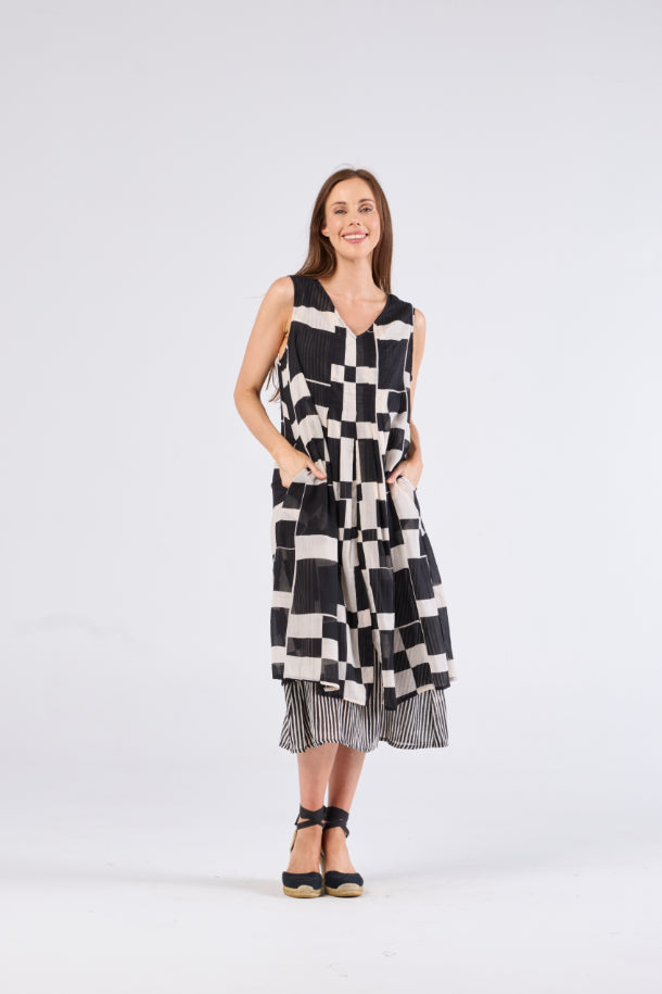 au hazard d’un voyage Print Cotton Dress in Black, Cream Check Stripes