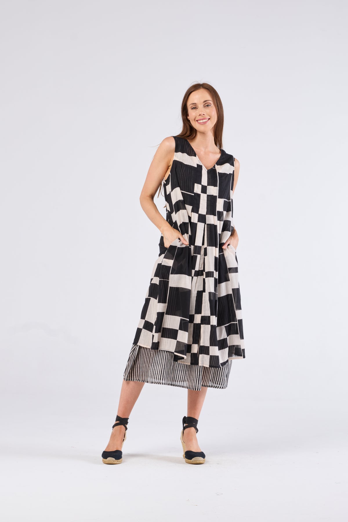 au hazard d’un voyage Print Cotton Dress in Black, Cream Check Stripes